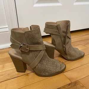 Heeled boots